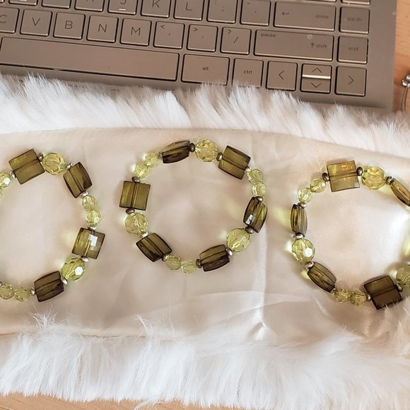 Bracelets, 3 elastic beaded bracelets, olive and sage green - Picture 2 of 2